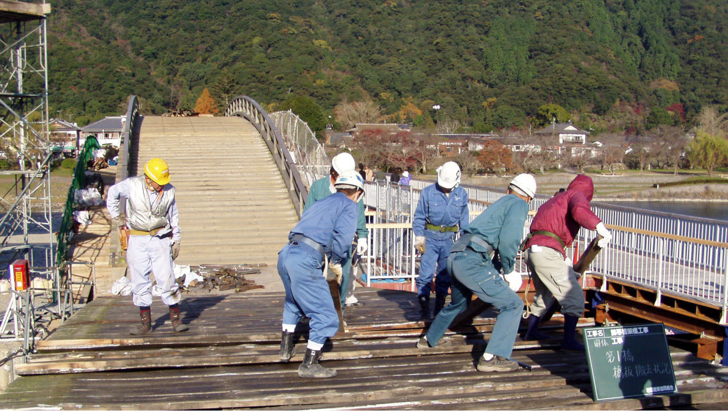 山口県：錦帯橋架け替えに伴う解体工事